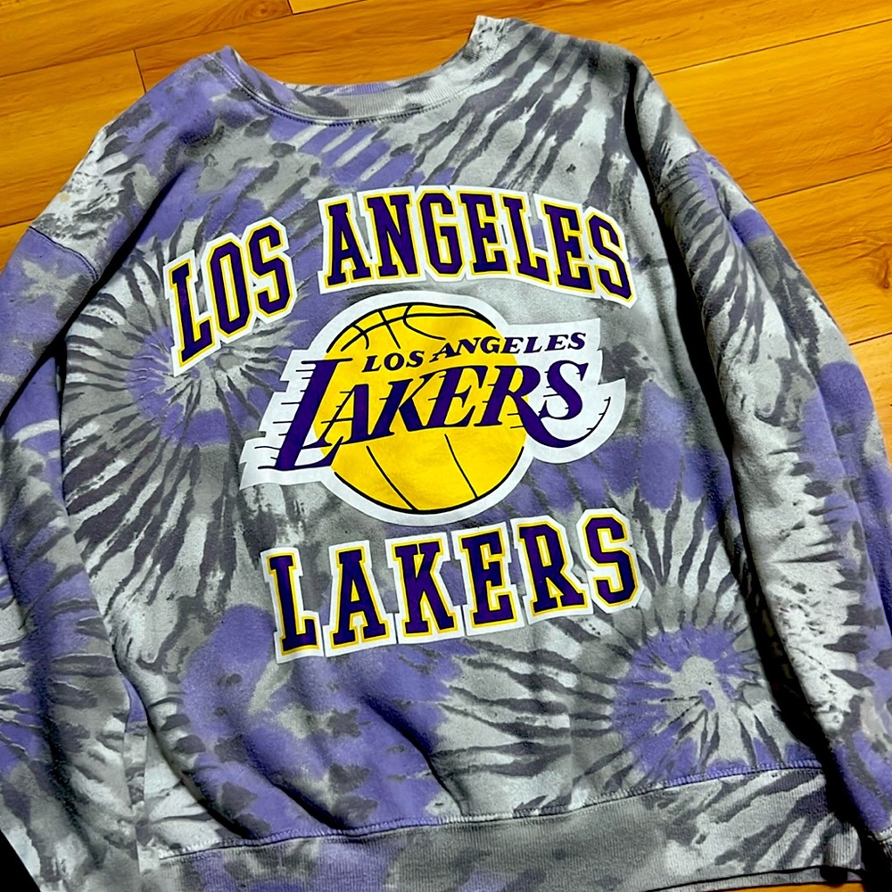Los Angeles Lakers crew neck sweater